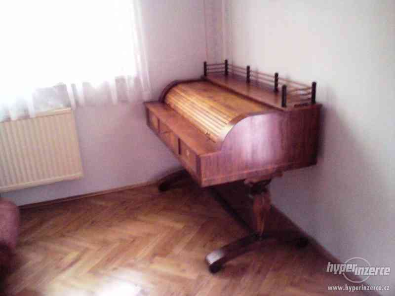 Prodám starožitný nábytek - americký psací stůl - foto 1