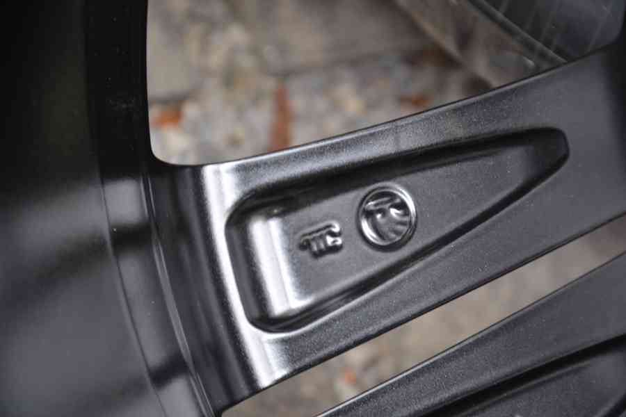 NOVÁ zimní Alu sada Škoda Karoq/S.Ateca 215/50R18,DOT 4425 - foto 13