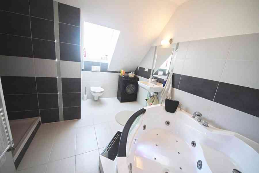 Pronájem bytu 5+kk 130 m² - foto 4