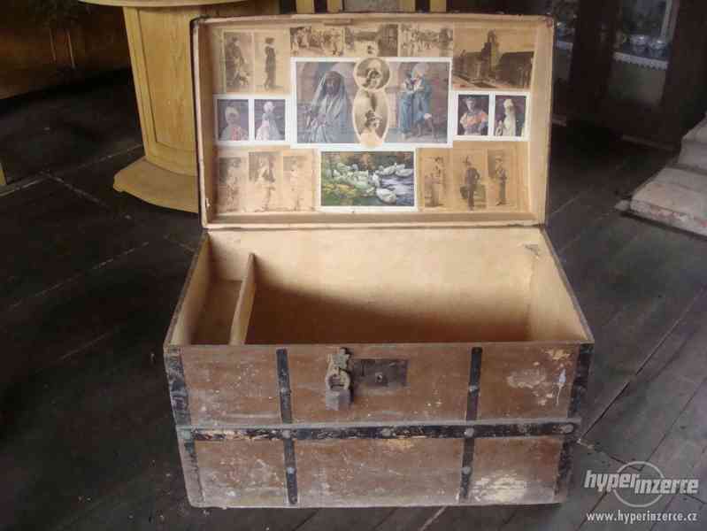 Stará vojenská okovaná truhla s původními obrázky Litomyšl - foto 8