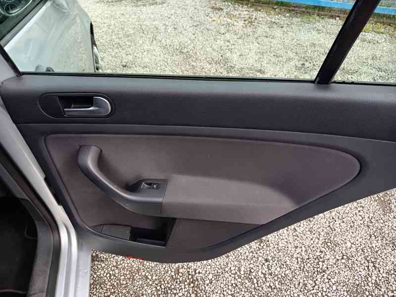 VOLKSWAGEN Golf Plus 1, 6i Comfortline 75kw - foto 18