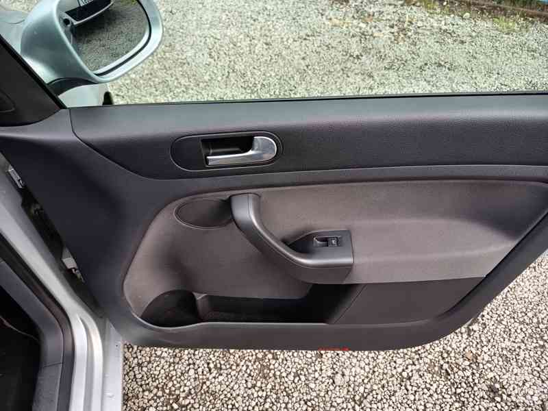 VOLKSWAGEN Golf Plus 1, 6i Comfortline 75kw - foto 17