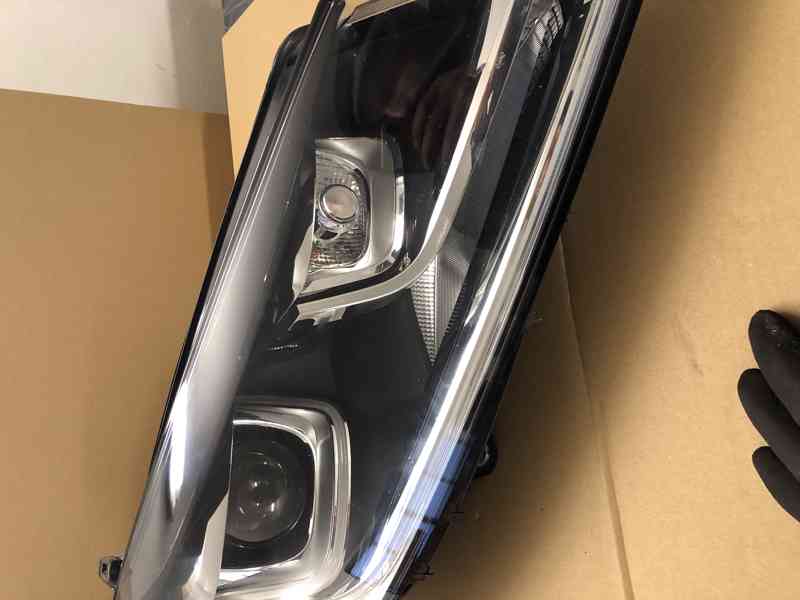 xenon vw touareg pravy predni svetlo prave 14-19 - foto 3