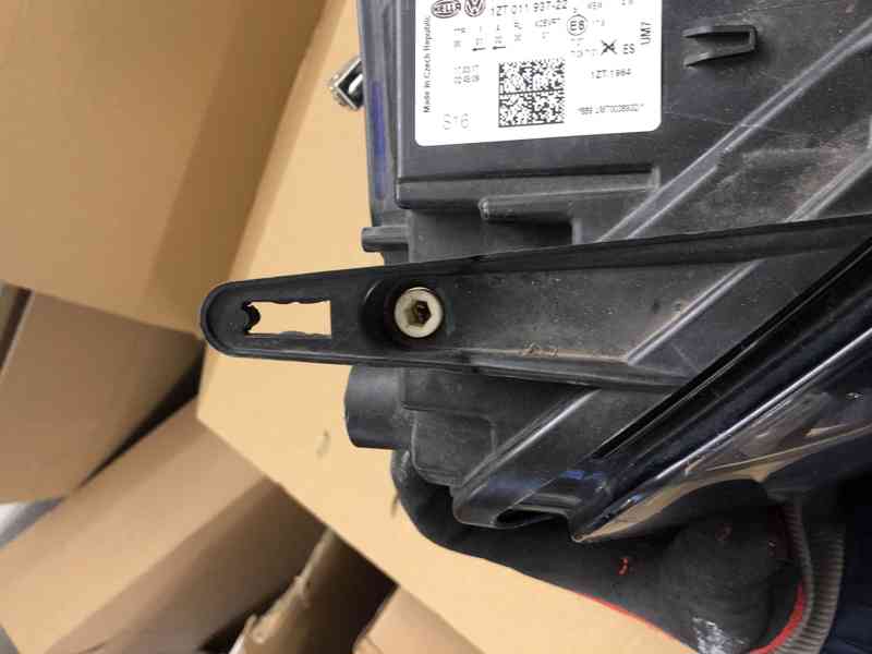 xenon vw touareg pravy predni svetlo prave 14-19 - foto 4