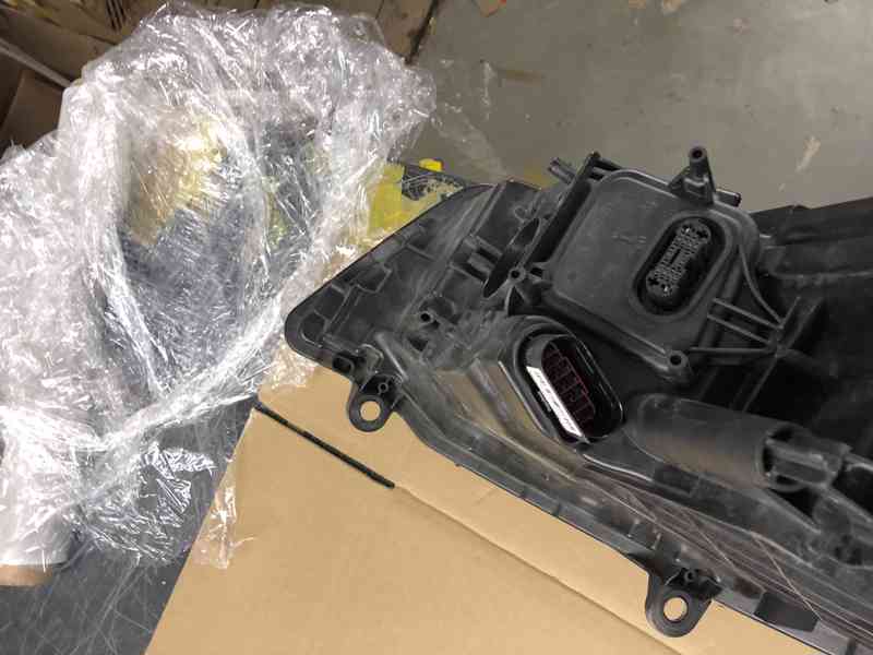 xenon vw touareg pravy predni svetlo prave 14-19 - foto 26
