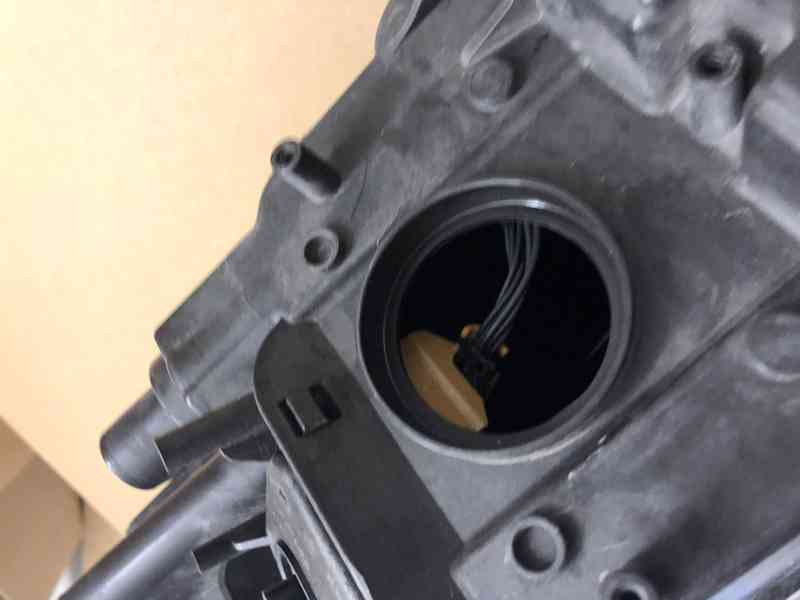 xenon vw touareg pravy predni svetlo prave 14-19 - foto 17