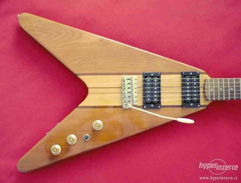 Elektrická kytara Hondo Flying V H-767 - foto 1