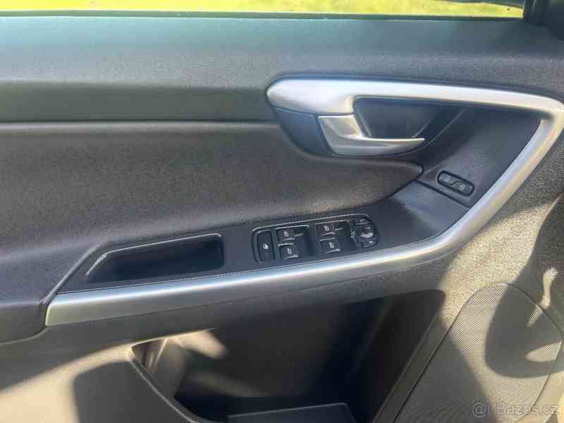 Volvo XC60 2,0   s naftovým motorem D3 - foto 14