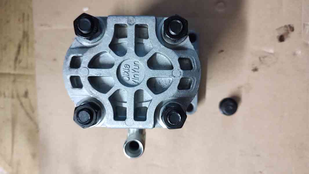 Čerpadlo hydraulické na štípač dříví 8 až 14 tun – NOVÉ - foto 5