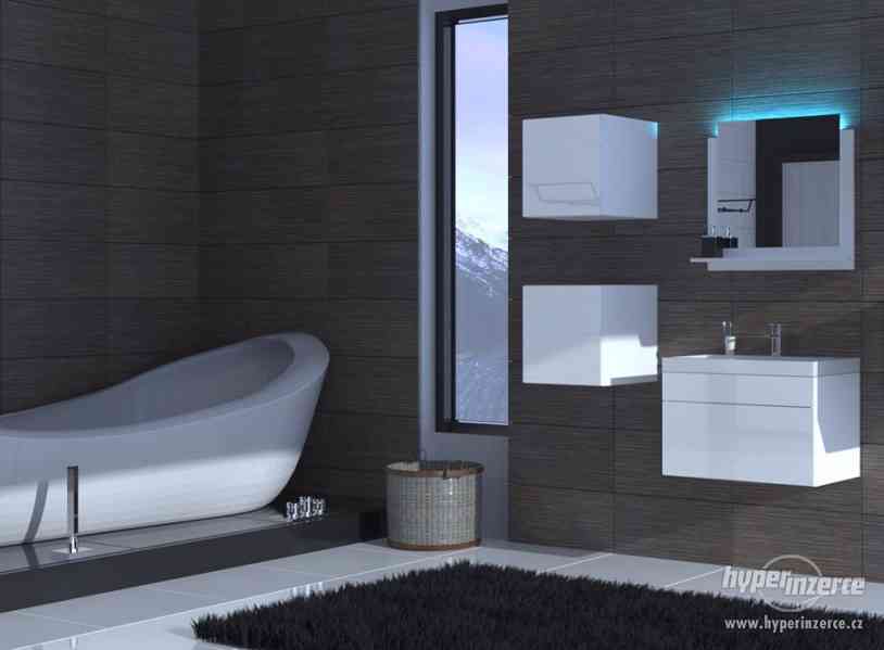 Koupelnová sestava ALIUS 30 skříňky zrcadlo černý bílý lesk - foto 1