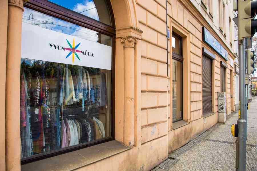 Přenechání fungujícího obchodu s módou v centru Prahy - foto 15