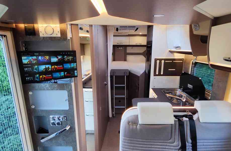 Zapůjčíme Vám zánovní obytný vůz Burstner Lyseo 690G - foto 6