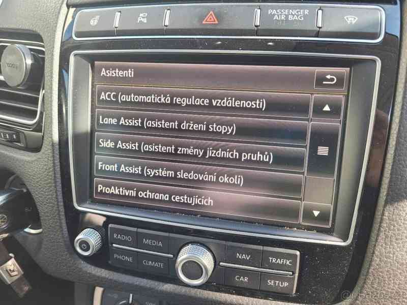 Volkswagen Touareg 3,0   TDi V6 193kw 4M R-LINE - foto 16