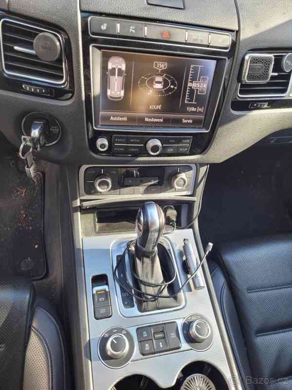 Volkswagen Touareg 3,0   TDi V6 193kw 4M R-LINE - foto 7