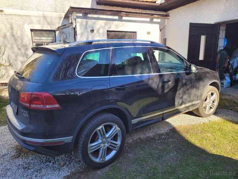 Volkswagen Touareg 3,0   TDi V6 193kw 4M R-LINE - foto 4