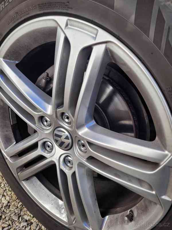 Volkswagen Touareg 3,0   TDi V6 193kw 4M R-LINE - foto 19