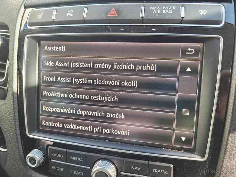 Volkswagen Touareg 3,0   TDi V6 193kw 4M R-LINE - foto 14