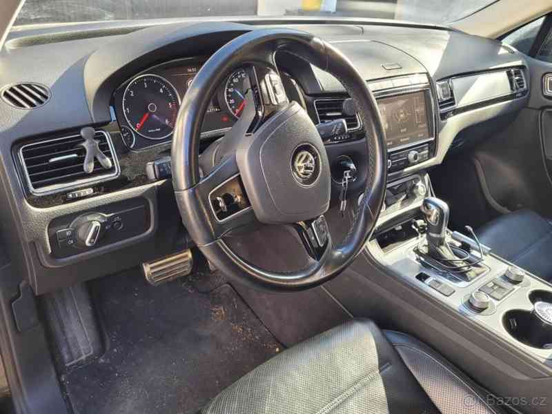 Volkswagen Touareg 3,0   TDi V6 193kw 4M R-LINE - foto 8
