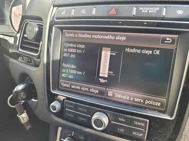 Volkswagen Touareg 3,0   TDi V6 193kw 4M R-LINE - foto 17