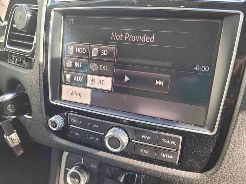 Volkswagen Touareg 3,0   TDi V6 193kw 4M R-LINE - foto 18