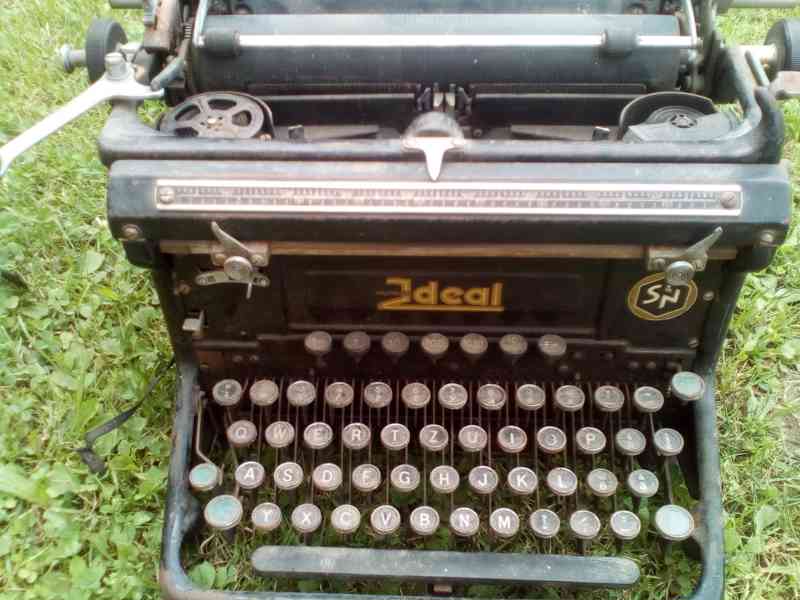 Ideál (starý psací stroj) - foto 3