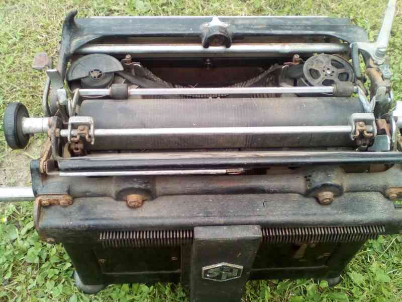 Ideál (starý psací stroj) - foto 5