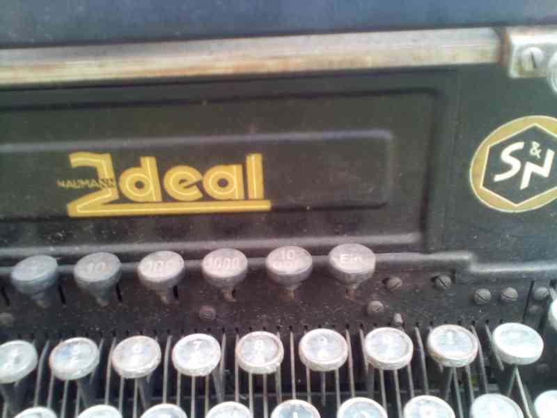 Ideál (starý psací stroj) - foto 4