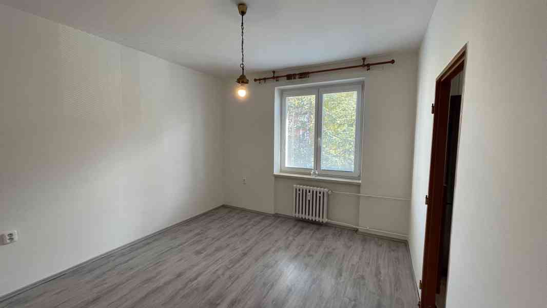 PRONÁJEM BYTU 3+1 S BALKÓNEM V IVANČICÍCH  - foto 12