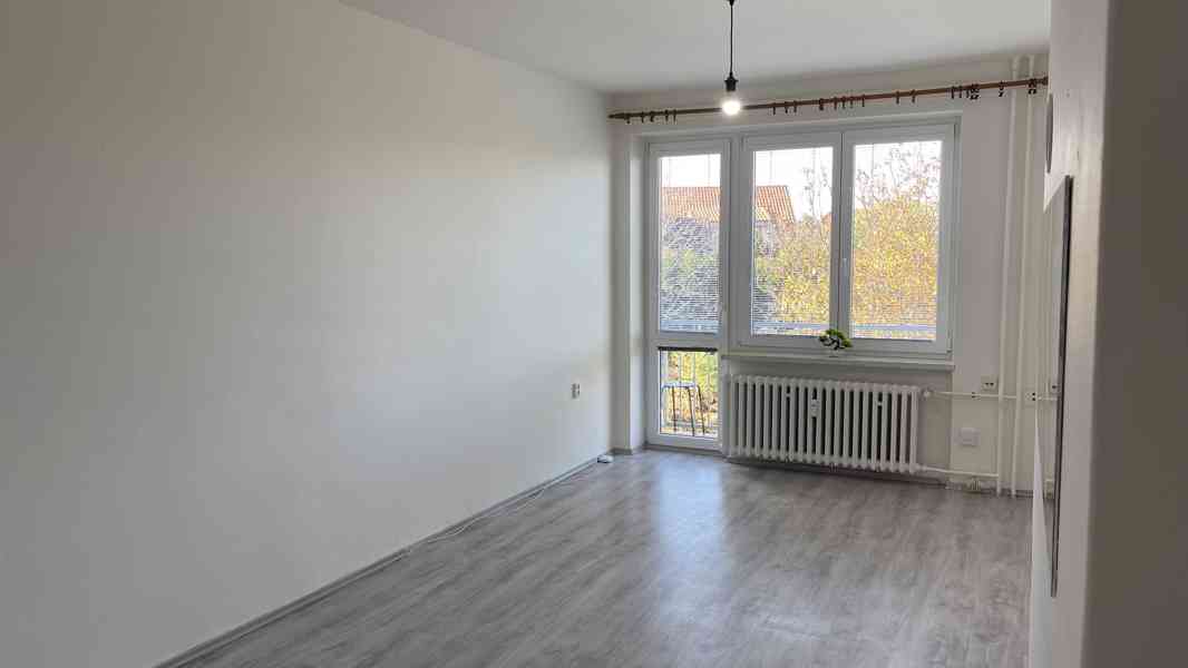 PRONÁJEM BYTU 3+1 S BALKÓNEM V IVANČICÍCH  - foto 15