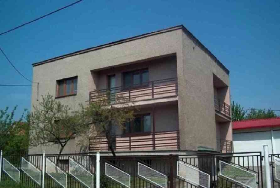 Pronajmu byt 0+1 25m2 v Ostravě se zahradou.