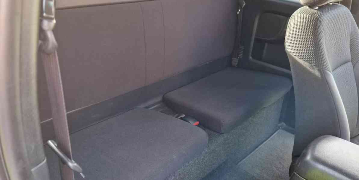 Toyota Hilux 2,5D4D 4x4 106kw - foto 9