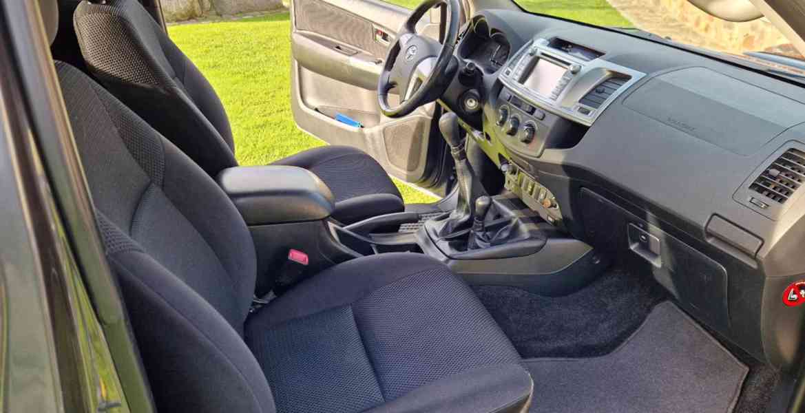 Toyota Hilux 2,5D4D 4x4 106kw - foto 7