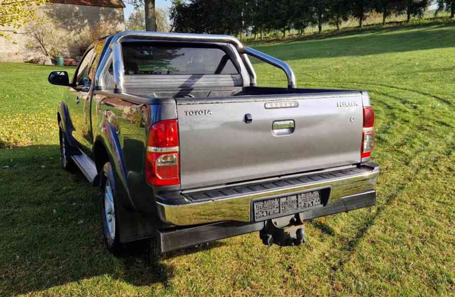 Toyota Hilux 2,5D4D 4x4 106kw - foto 11