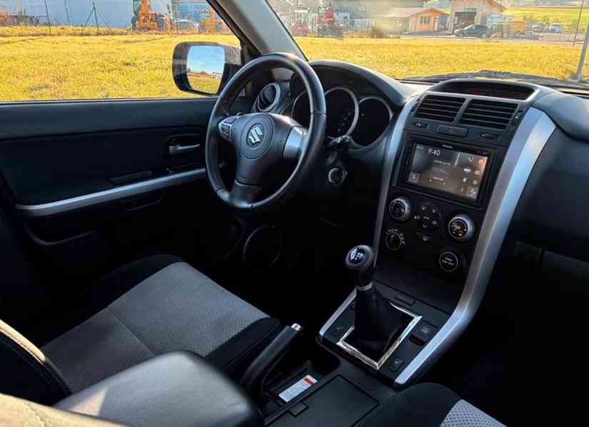 Suzuki Grand Vitara 2.0i Club 4x4 benzín 103kw - foto 6