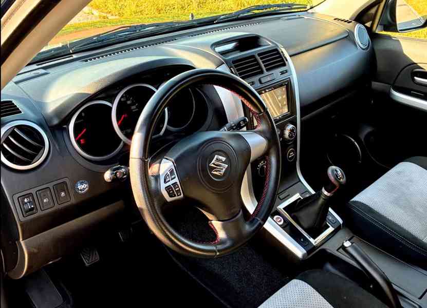 Suzuki Grand Vitara 2.0i Club 4x4 benzín 103kw - foto 5