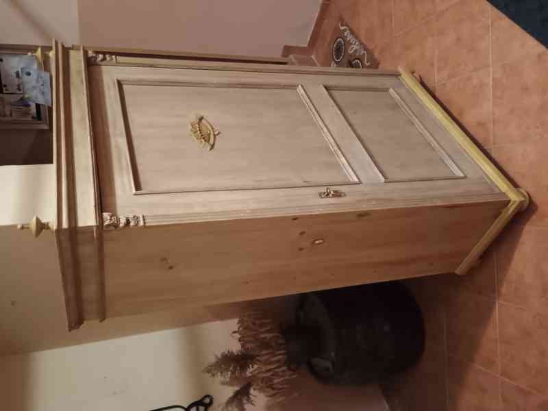 stará šatní jednodvéřka - foto 3