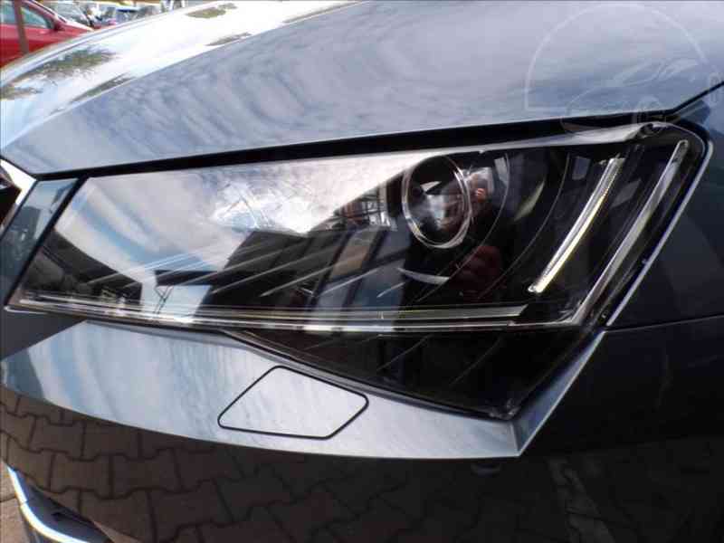 Škoda Superb 2,0 TDI-140KW AUTOMAT,TAŽ.ZAŘ. - foto 17