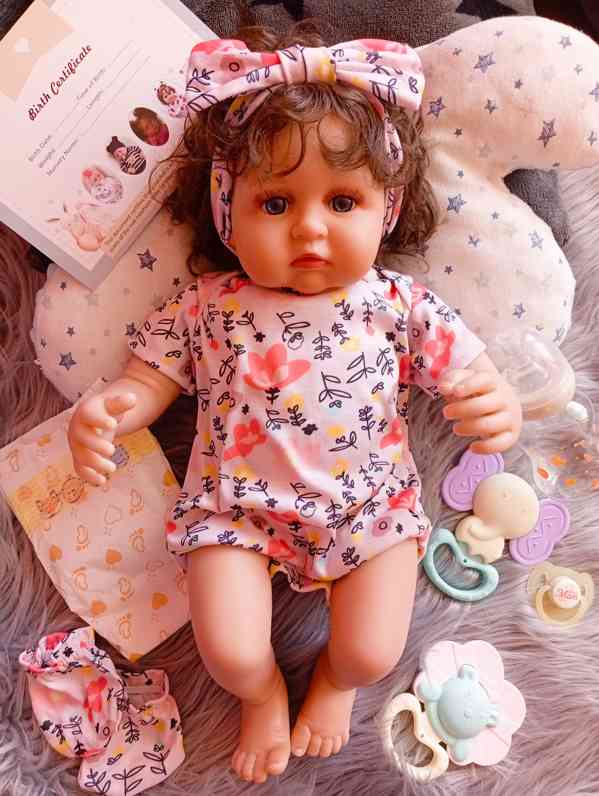 Realistická Reborn panenka kudrnatá holčička  - foto 10
