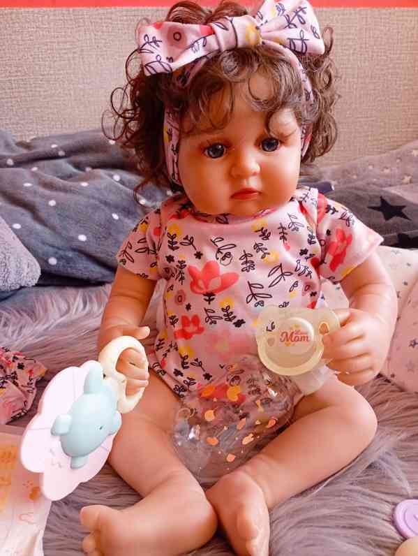 Realistická Reborn panenka kudrnatá holčička  - foto 4