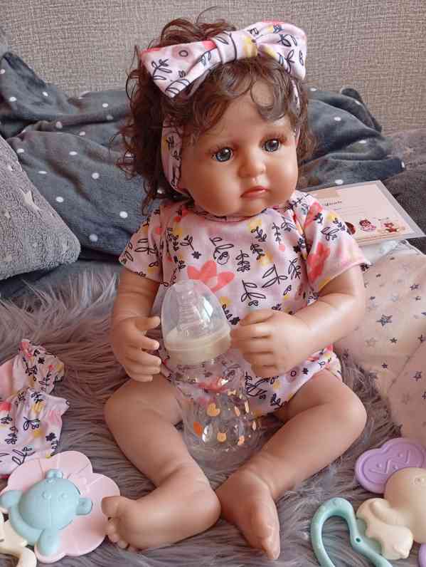 Realistická Reborn panenka kudrnatá holčička  - foto 8