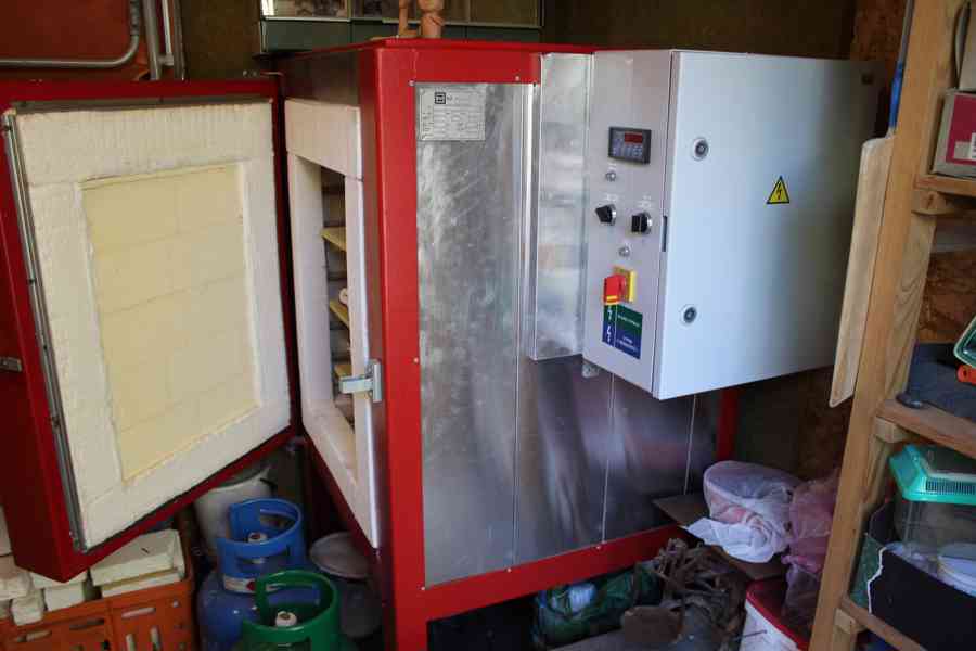 Keramická pec a zařízení hrnčířské dílny - foto 1