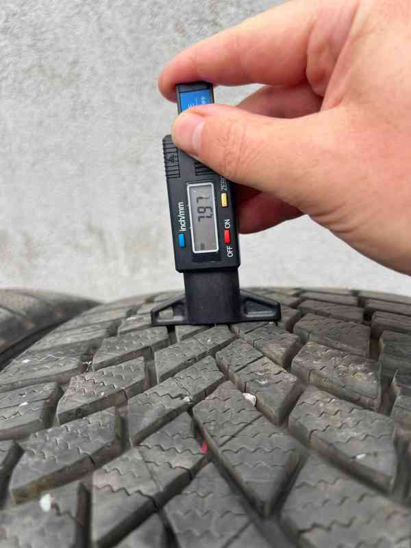 235/40R19 zimní pneu BRIDGESTONE BLIZZAK LM005 - foto 7