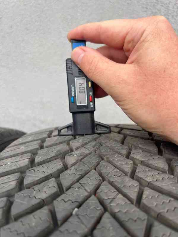 235/40R19 zimní pneu BRIDGESTONE BLIZZAK LM005 - foto 8