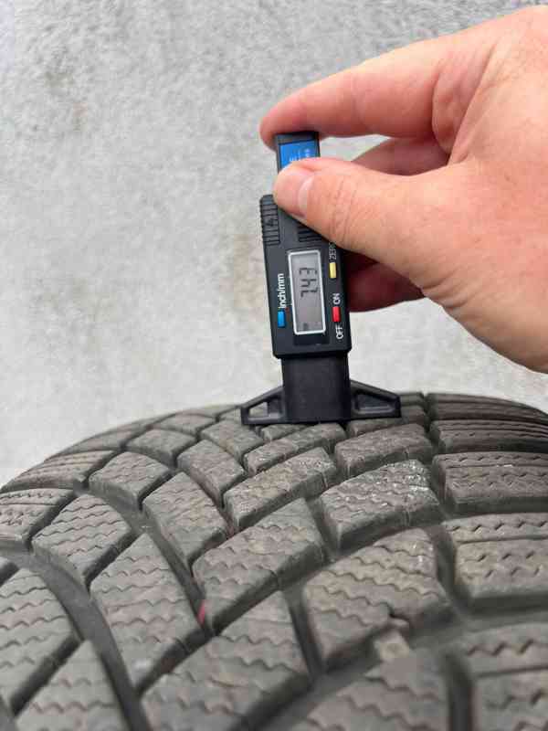 235/40R19 zimní pneu BRIDGESTONE BLIZZAK LM005 - foto 5