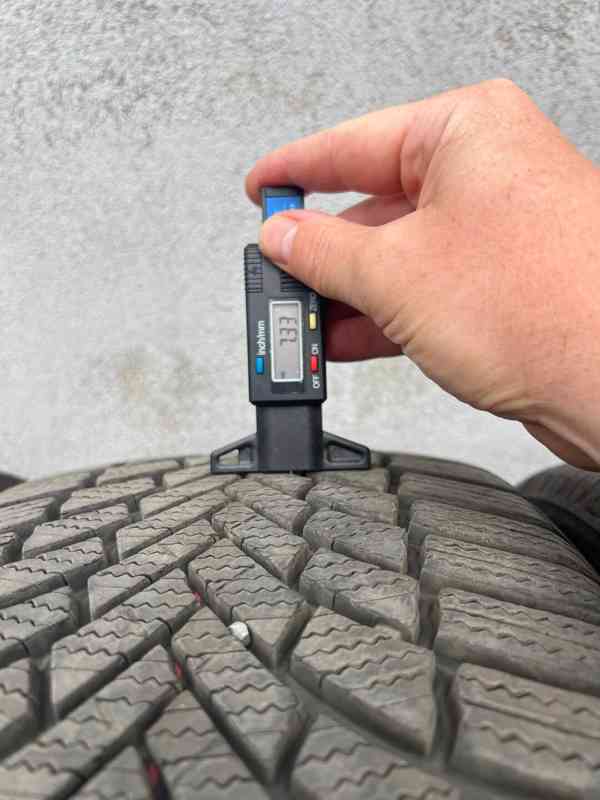 235/40R19 zimní pneu BRIDGESTONE BLIZZAK LM005 - foto 6