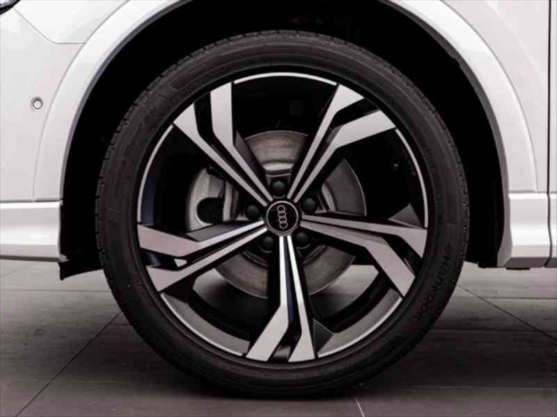 Audi Q3 q S tronic, nákup 1/26 11.300k - foto 6