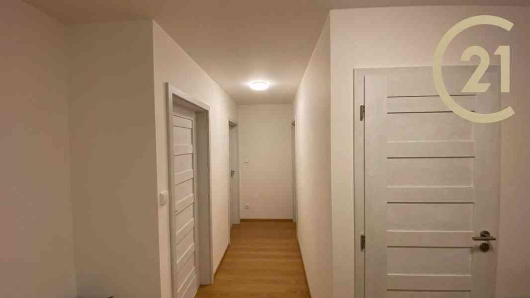 PRONÁJEM NEZAŘÍZENÉHO BYTU 3+KK 83 M2 +LODŽIE 8M2 - foto 2