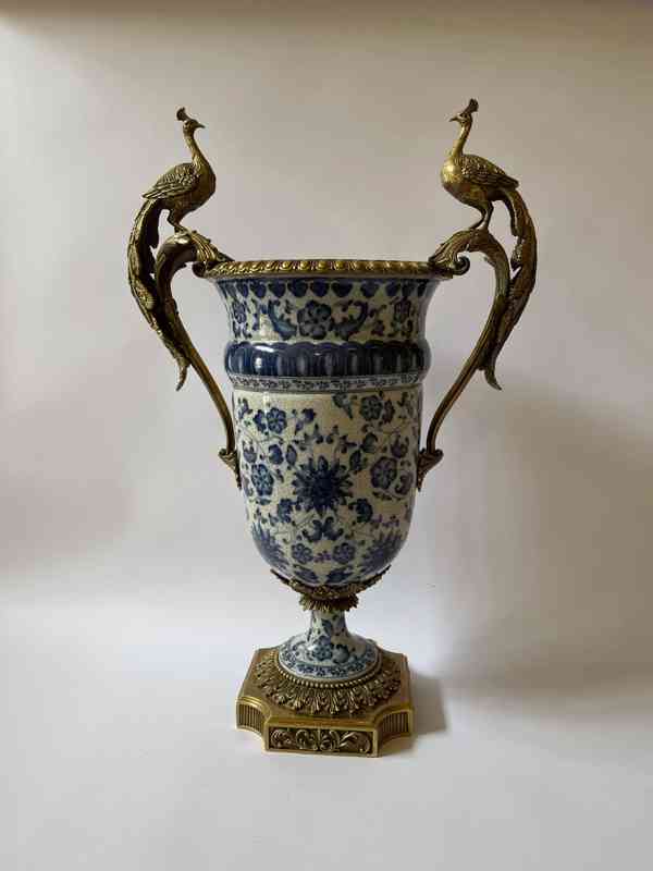 Luxusní velká porcelánová váza-mosazné figury pávů - foto 1