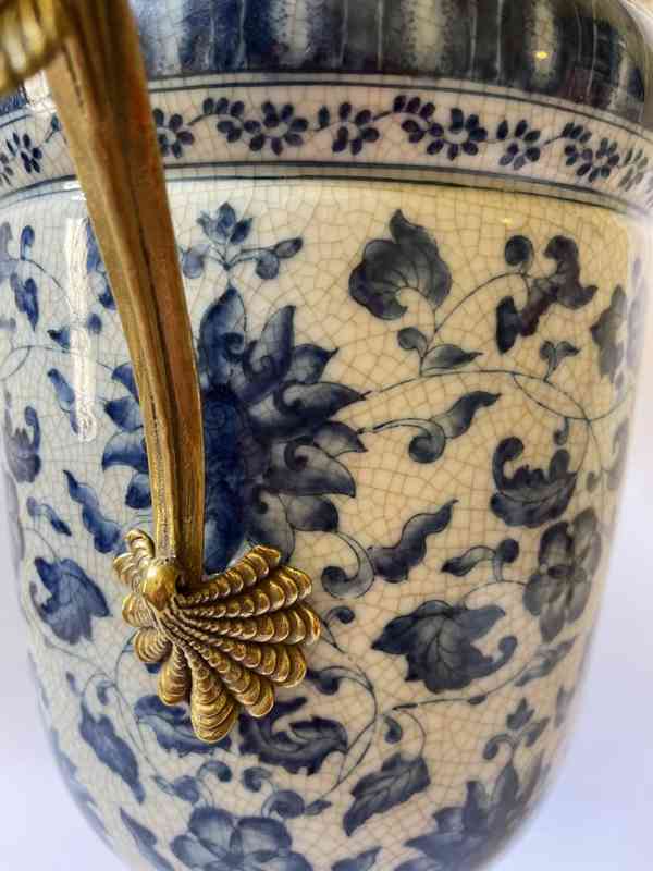 Luxusní velká porcelánová váza-mosazné figury pávů - foto 5