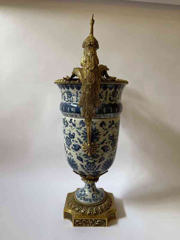 Luxusní velká porcelánová váza-mosazné figury pávů - foto 4